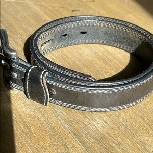 Unbranded Brown Genuine Leather Men’s Belt with Silver Buckle. Size 32.